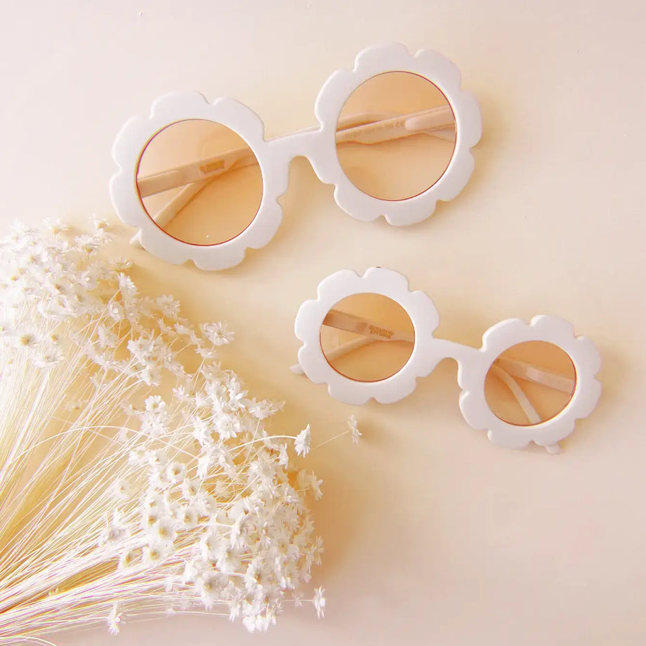 Flower Sunglasses | Ivory – Jenny in the City display picture 1